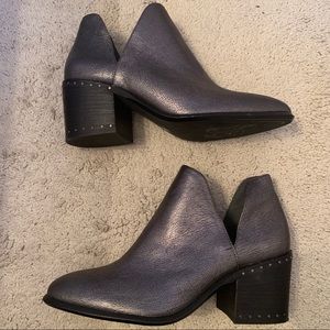 VINCE CAMUTO BOOTIES